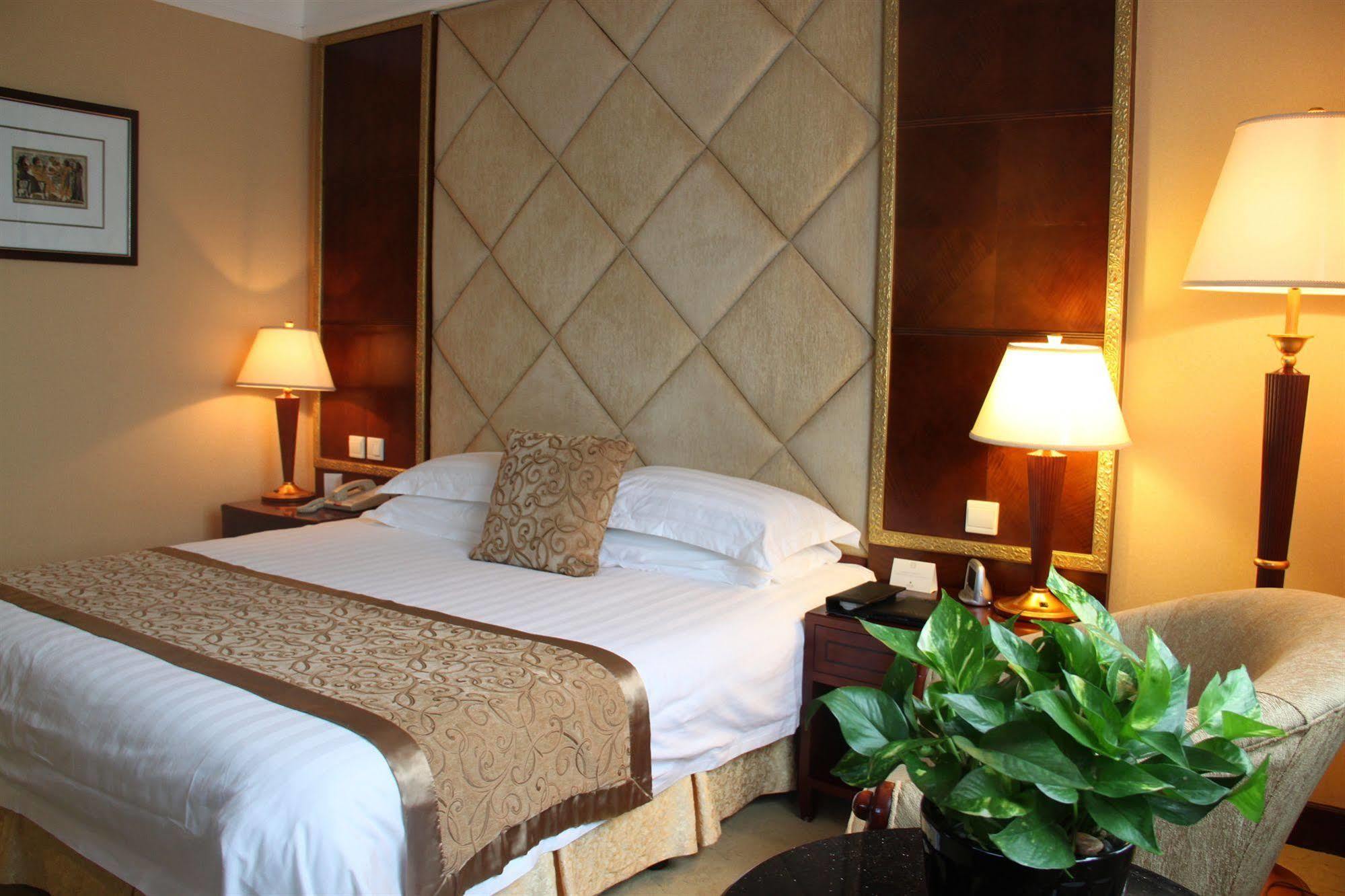 New Century Hotel Taizhou Тайжу Екстериор снимка