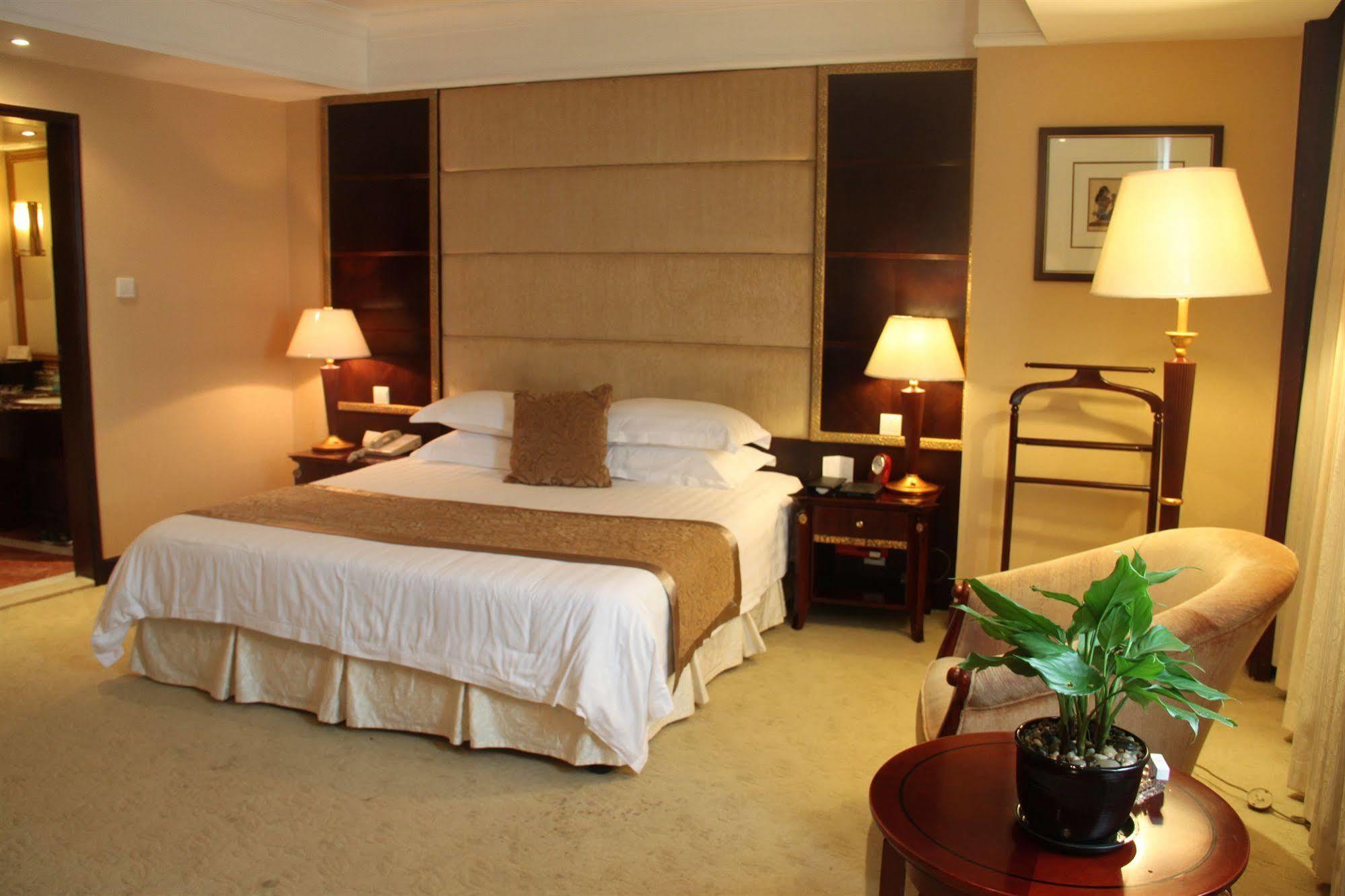 New Century Hotel Taizhou Тайжу Екстериор снимка